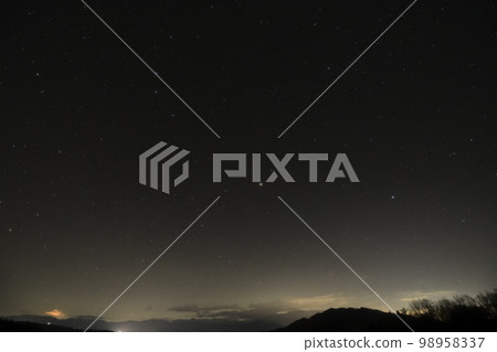 Hakushu Town, Hokuto City, late at night when the eastern sky was replaced by spring stars 98958337