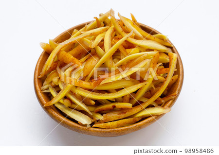 Sliced fingerroot on white background. 98958486