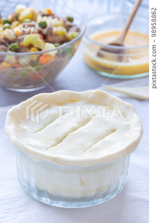 Making individual beef pot pies, step 5, make top, horizontal 98958862