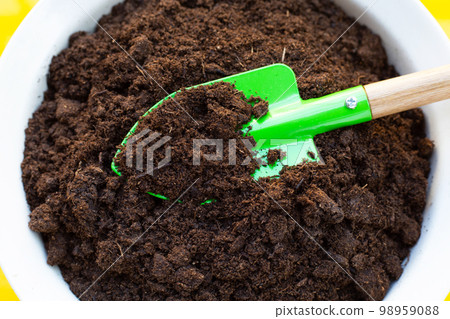 Peat moss for planting, plant growth 98959088