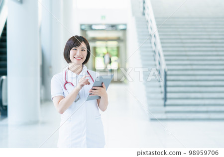 Young female nurse 98959706