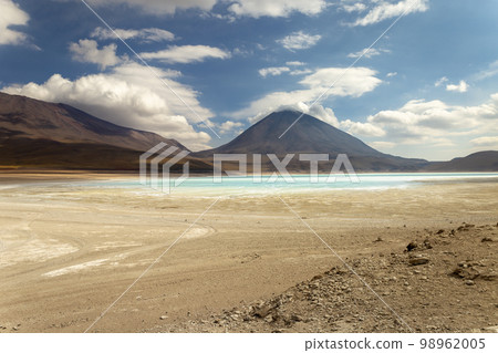Green Laguna Verde and Licancabur volcano, Bolivia, border with Chilean Atacama Green Laguna Verde and Licancabur volcano, Bolivia, border with Chilean Atacama 98962005