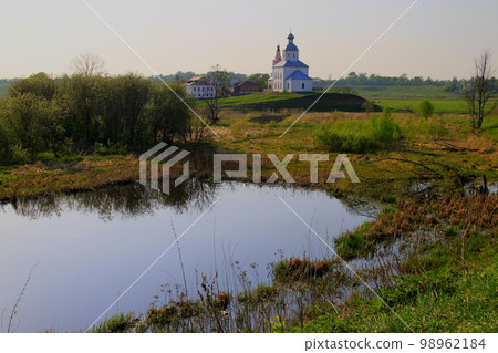 Suzdal village in Golden Ring of Russia, idyllic landscape 98962184