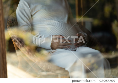 pregnant pregnant woman 98962209