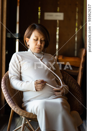 產婦藍憂鬱的女人形象 產婦藍憂鬱的女人形象 98962637