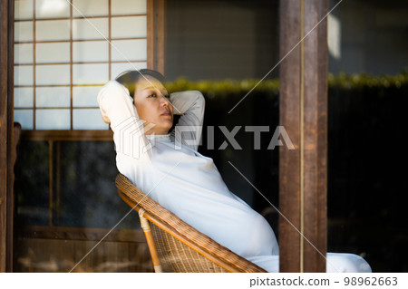 產婦藍憂鬱的女人形象 98962663