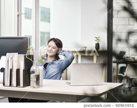 young asian entrepreneurs working in office young asian entrepreneurs working in office 98963958