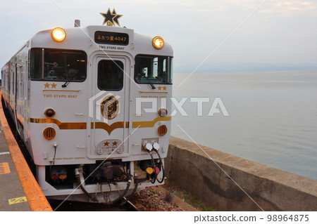 二星4047停在千瓦田站 98964875