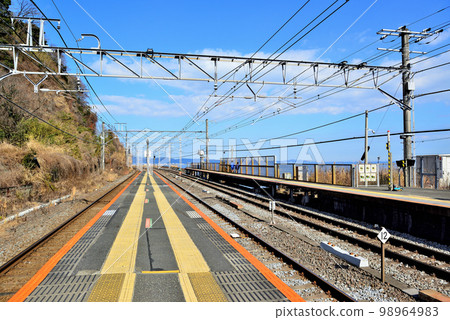 JR東日本木製車站大樓根部川站的風景 JR東日本木製車站大樓根部川站的風景 98964983