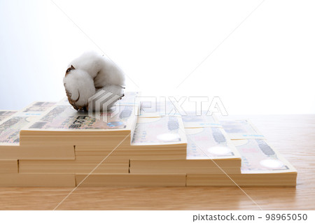 Cotton price market Commodity futures trading Million yen banknote staircase 10 million yen 2022 10,000 yen bill 98965050