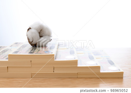Cotton price market Commodity futures trading Million yen banknote staircase 10 million yen 2022 10,000 yen bill 98965052