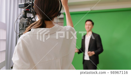 Videographer satisfied the result 98967116