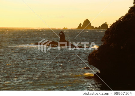 Sunset at Otago Beach in Nishiizu Town 98967164