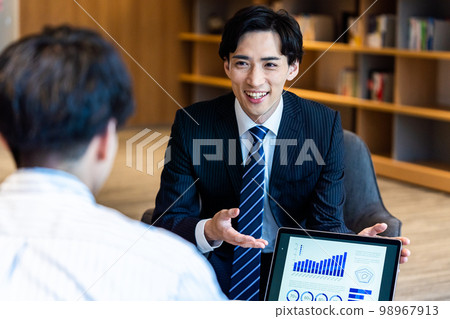 business man counseling business man counseling 98967913