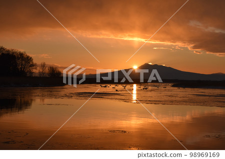 first sunrise of 2023 98969169