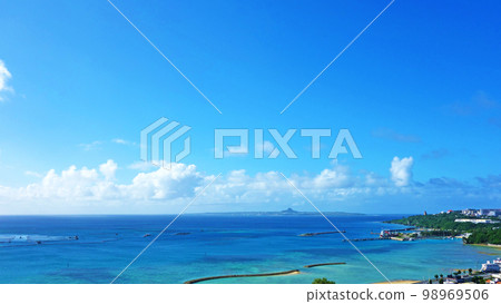 The sea of Okinawa where you can see Ie Island Motobu Town, Okinawa Prefecture 98969506