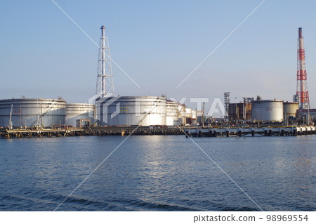 Scenery of the Izumiotsu industrial area 98969554