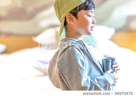 children lifestyle travel vacation exercise health 98970478