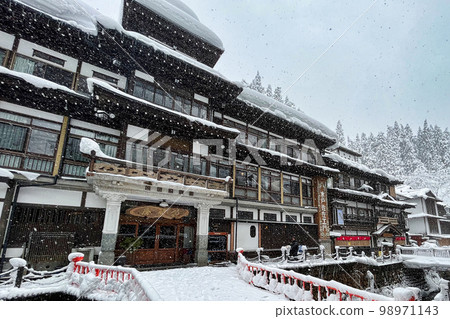 Snow Ginzan Onsen 98971143