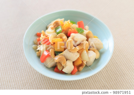 Stir-fried chicken and cashew nuts Stir-fried chicken and cashew nuts 98971951