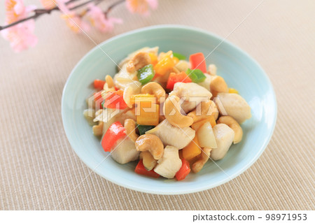 Stir-fried chicken and cashew nuts Stir-fried chicken and cashew nuts 98971953