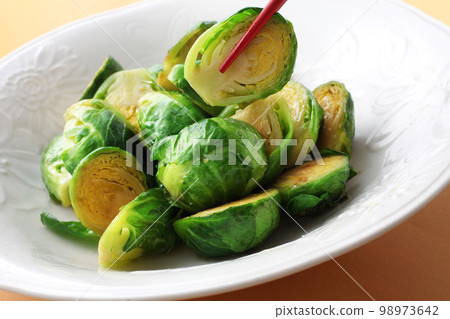 用黃油炒的球芽甘藍菜 98973642