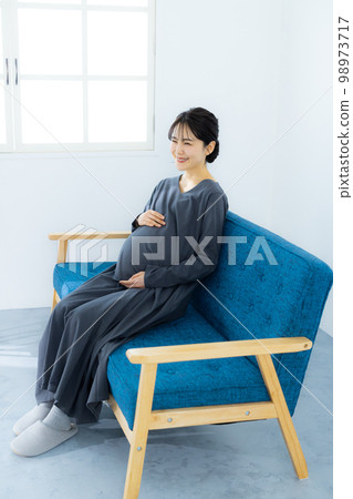 Pregnant woman living room Pregnant woman living room 98973717