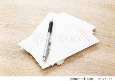 書桌上的明信片 書桌上的明信片 98973847