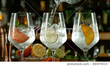 Preparation of cocktail drinks on bar. 98974414