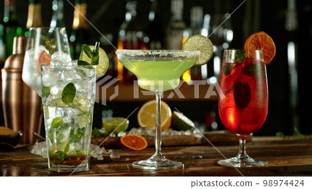 Preparation of cocktail drinks on bar. 98974424