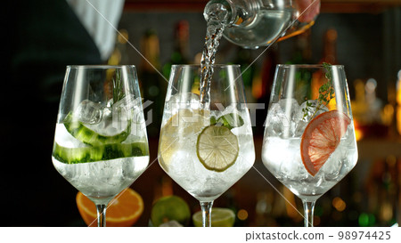Preparation of cocktail drinks on bar. 98974425