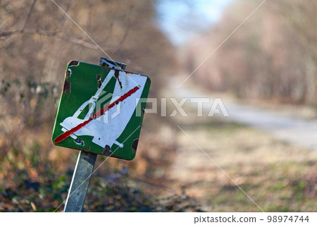 No horse riding sign 98974744