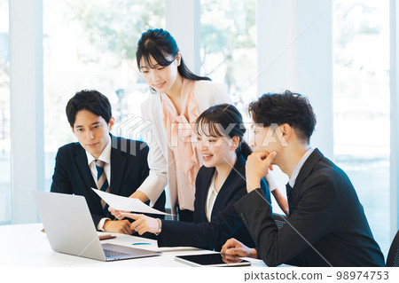 Meeting scene in a bright office Meeting scene in a bright office 98974753