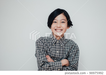 Elementary school boy 98975992