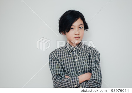 Elementary school boy Elementary school boy 98976024