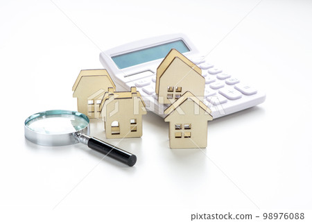 House buying and selling / real estate transaction image 98976088