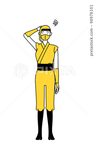 一個穿著忍者服裝的女人，在困境中撓頭 98976101