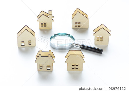 House buying and selling / real estate transaction image 98976112