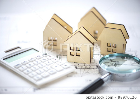 House buying and selling / real estate transaction image 98976126