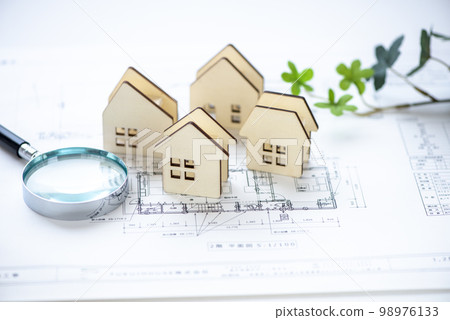 House buying and selling / real estate transaction image House buying and selling / real estate transaction image 98976133