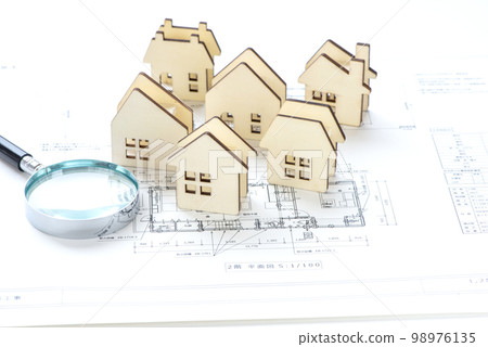 House buying and selling / real estate transaction image 98976135