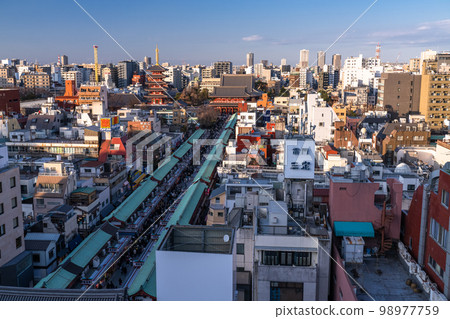 《東京》淺草/繁華的淺草寺仲見世商店街 98977759