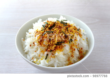 Egg furikake sprinkled over rice served in a bowl 98977788
