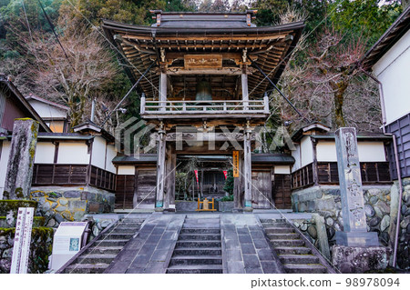 郡上八幡大乘寺山門（岐阜縣郡上市） 98978094