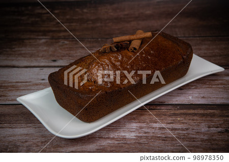 Traditional spice gingerbread cake with honey, ginger, cinnamon, nutmeg 98978350