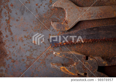 Old rusty tools 98978957