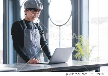 female, lady, woman 98979489