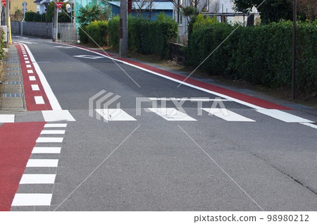 塗裝路邊帶 為通勤上學的路邊帶著色 塗裝路邊帶 為通勤上學的路邊帶著色 98980212