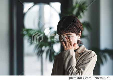 cry, crying, person 98980232
