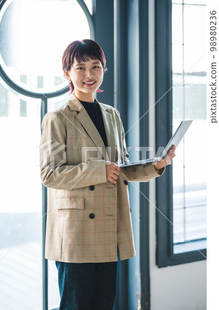 事業女性 商業 商務 98980236